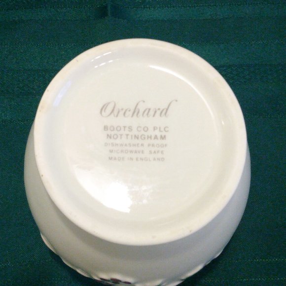 Boots CO. PLC. Nottingham England Orchard Garlic Storage Jar & Lid - Picture 8 of 10